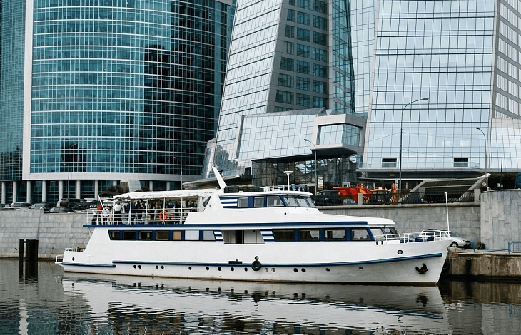 Теплоход Дельфин 1 аренда в Москве – цены на официальном сайте